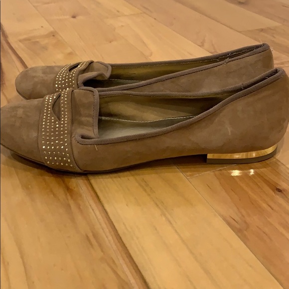 Alfani Flats - Picture 3 of 5